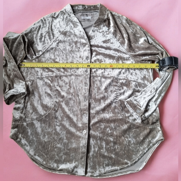 Cupio Women's Crushed Velvet Oversized Tunic Top In Feather Gray - Picture 9 of 10